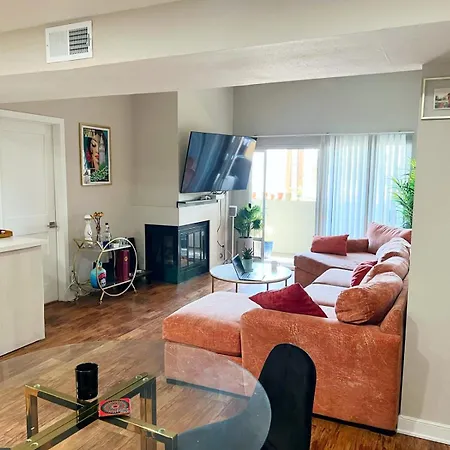 Charming West Hollywood Apartment
